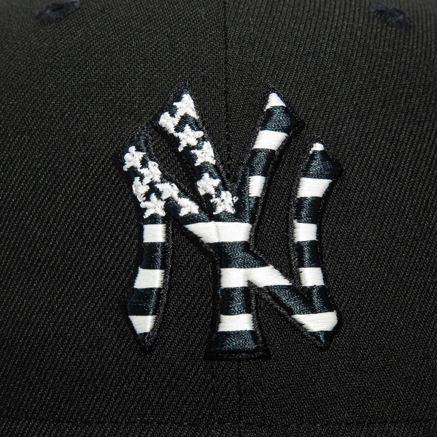 NEW YORK YANKEES 2000 WORLD SERIES CHAMPIONS PATCH FLAG HAT