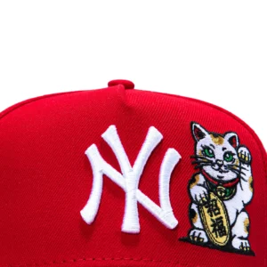 NEW ERA 9FORTY A-FRAME NEW YORK YANKEES 1999 WORLD SERIES PATCH LUCKY CAT SNAPBACK HAT